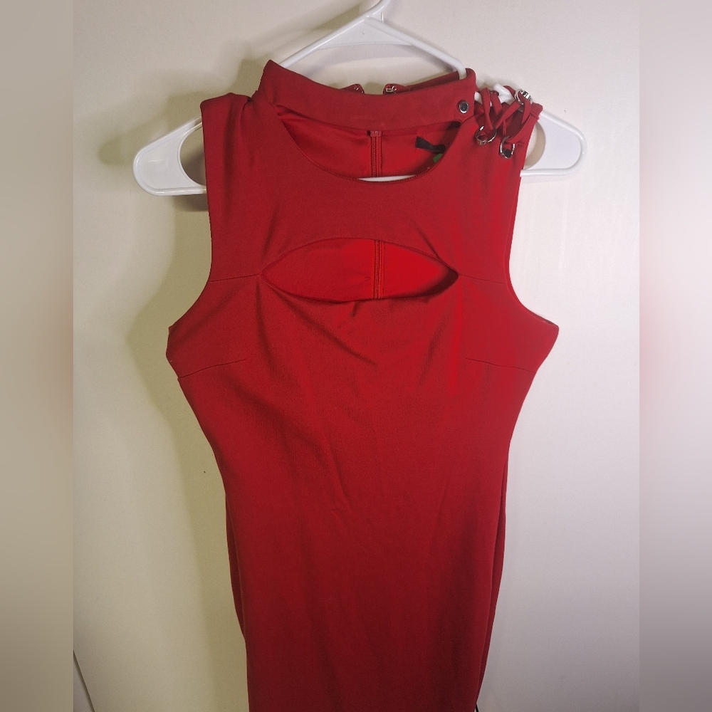 Guess Red Sleeveless Bodycon Dress With Metal Detail And Peekaboo Front Size S - Picture 3 of 7